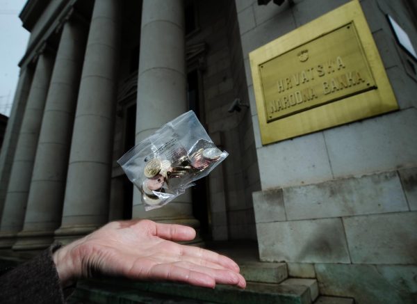 Ovo su paketi eurokovanica koji se mogu nabaviti od 1.12. za 100 kuna