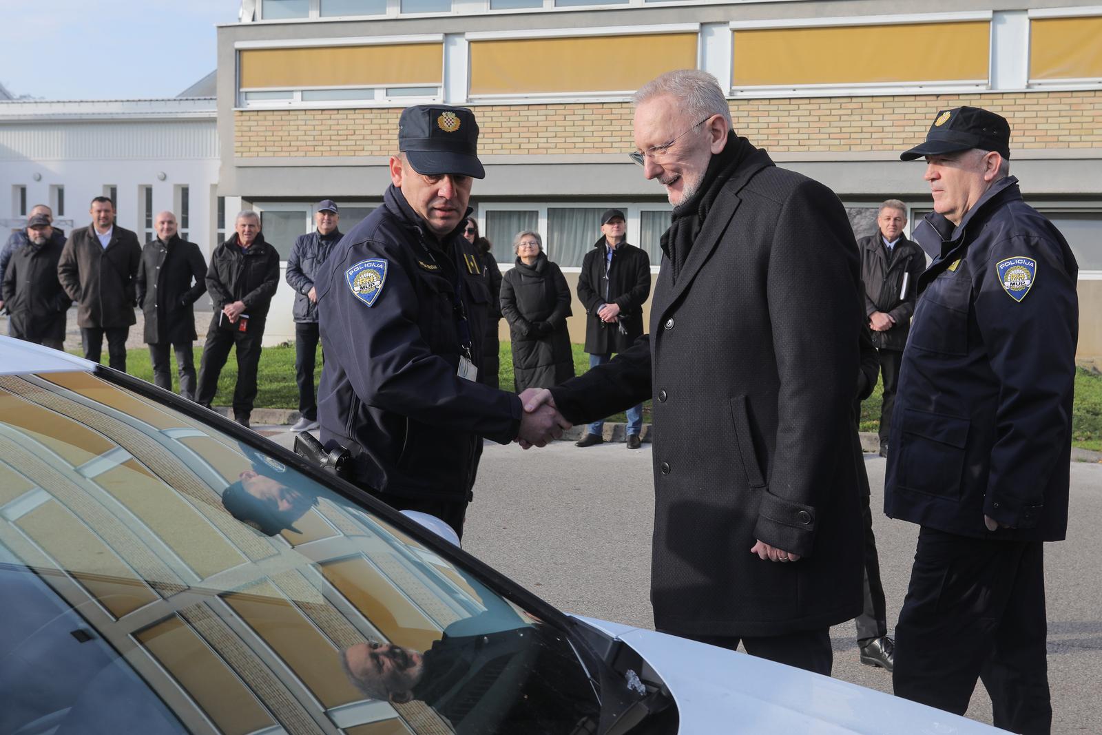 Zagreb: Primopredaja policijskih vozila