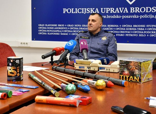 Slavonski Brod: Operativnom akcijom “Mir i dobro“ policija upozorava na opasnosti korištenja pirotehničkih sredstava