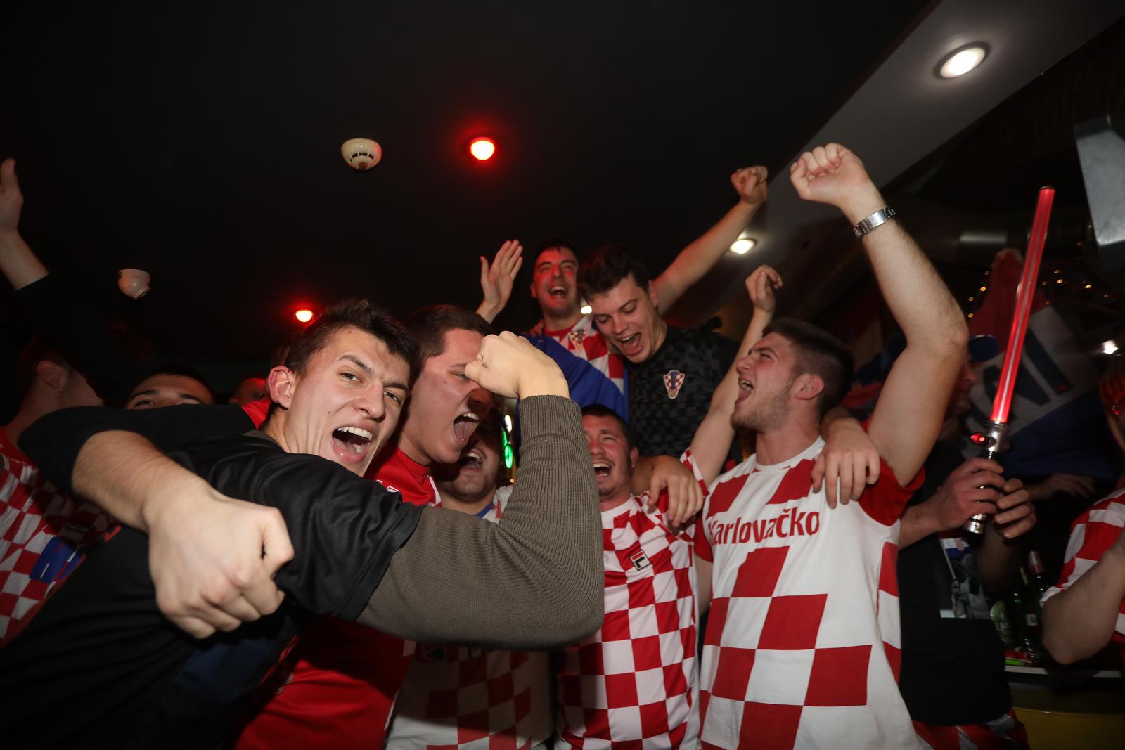 Rijeka: Slavlje nakon pobjede Hrvatske nad Marokom u borbi za broncu