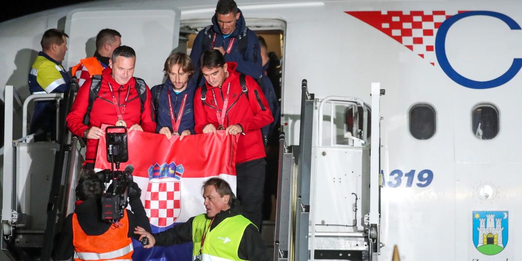 Avion s Vatrenima sletio u Zračnu luku Franjo Tuđman Avion s Vatrenima sletio u Zračnu luku Franjo Tuđman