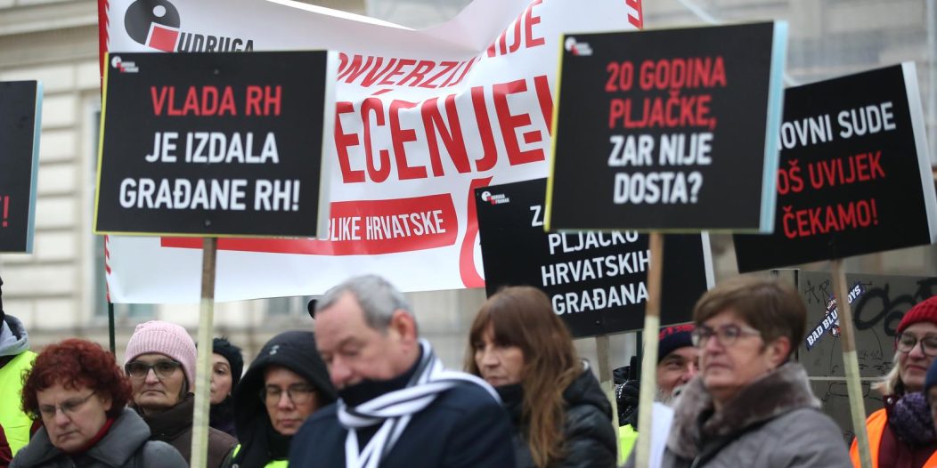 Članovi Udruge Franak okupili se na Zrinjevcu uoči nastavka Sedme sjednice Građanskog odjela Vrhovnog suda Republike Hrvatske Članovi Udruge Franak okupili se na Zrinjevcu uoči nastavka Sedme sjednice Građanskog odjela Vrhovnog suda Republike Hrvatske