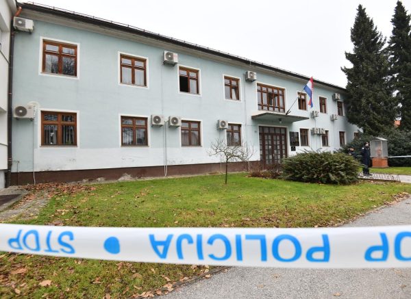 Muškarac bacio Molotovljev koktel u zgradi Centra za socijalnu skrb u Ivancu, u tijeku je očevid