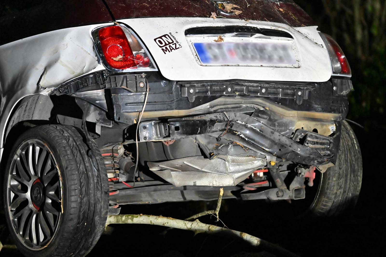 Zadvarje: Četriri osobe ozlijeđene pri sletanju automobila s ceste u provaliju Zadvarje: Četriri osobe ozlijeđene pri sletanju automobila s ceste u provaliju