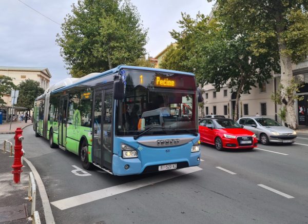 Autobus-Autotroleja-1200×800