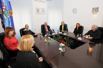 Dodjela police životnog osiguranja Zaklade “Vaša pošta” Dodjela police životnog osiguranja Zaklade “Vaša pošta”
