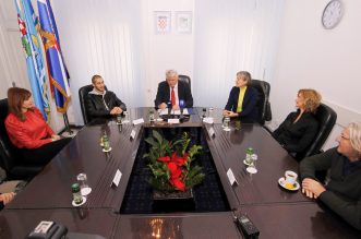 Dodjela police životnog osiguranja Zaklade “Vaša pošta” Dodjela police životnog osiguranja Zaklade “Vaša pošta”