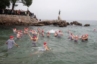 Udruga Opatijski kukali odradili su prvo novogodišnje kupanje Udruga Opatijski kukali odradili su prvo novogodišnje kupanje