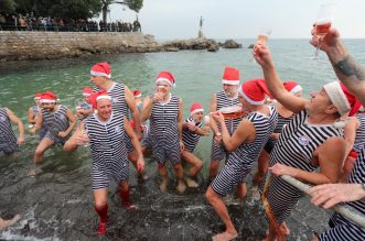 Udruga Opatijski kukali odradili su prvo novogodišnje kupanje Udruga Opatijski kukali odradili su prvo novogodišnje kupanje