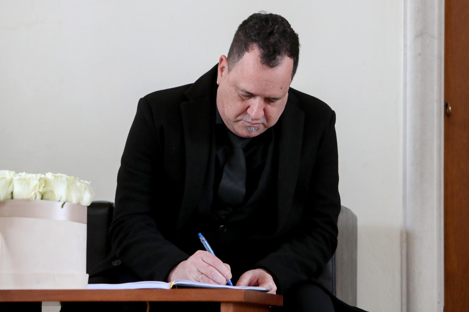 Posljednji ispraćaj Massima Savića na Gradskom groblju Zadar Posljednji ispraćaj Massima Savića na Gradskom groblju Zadar