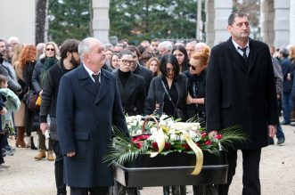 Obitelj Massima Savića na posljednjem ispraćaju na Gradskom groblju Zadar Obitelj Massima Savića na posljednjem ispraćaju na Gradskom groblju Zadar