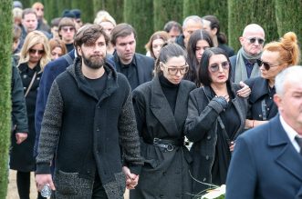 Obitelj Massima Savića na posljednjem ispraćaju na Gradskom groblju Zadar Obitelj Massima Savića na posljednjem ispraćaju na Gradskom groblju Zadar
