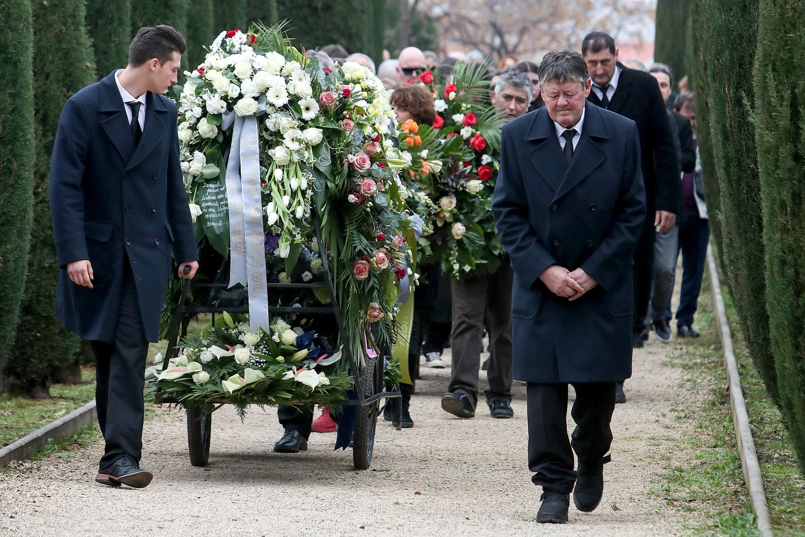 Posljednji ispraćaj Massima Savića na Gradskom groblju Zadar Posljednji ispraćaj Massima Savića na Gradskom groblju Zadar