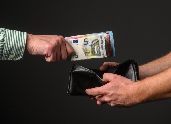Uvođenje eura dovelo je do poskupljenja što su mnogi poslovni subjekti iskoristili