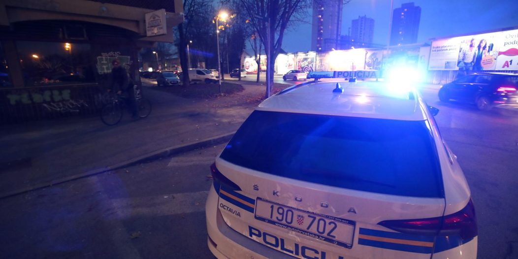 U Fonovoj ulici u Zagrebu izbio je požar u stanu pri čemu se jedan čovjek nagutao dima U Fonovoj ulici u Zagrebu izbio je požar u stanu pri čemu se jedan čovjek nagutao dima