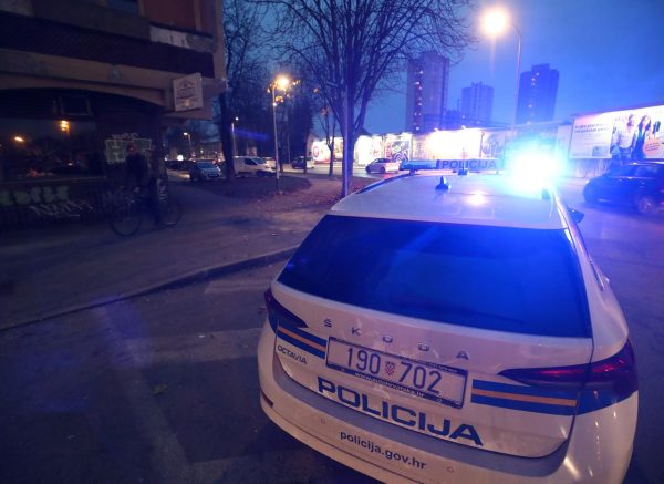 U Fonovoj ulici u Zagrebu izbio je požar u stanu pri čemu se jedan čovjek nagutao dima