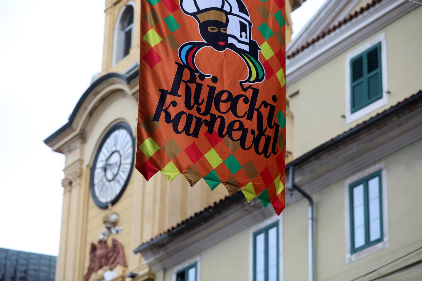 Korzo ukrašen zastavama i vrpcama uoči Riječkog karnevala Korzo ukrašen zastavama i vrpcama uoči Riječkog karnevala