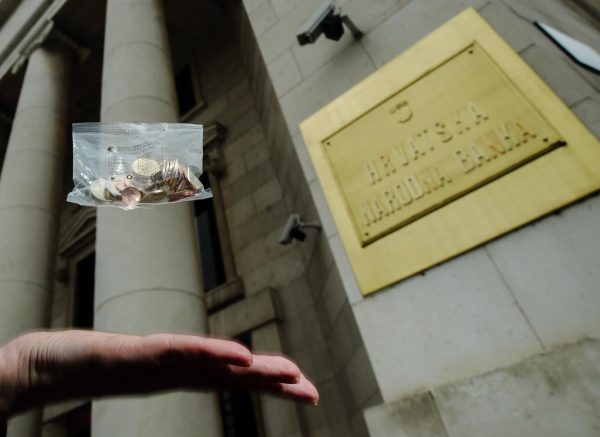Ovo su paketi eurokovanica koji se mogu nabaviti od 1.12. za 100 kuna