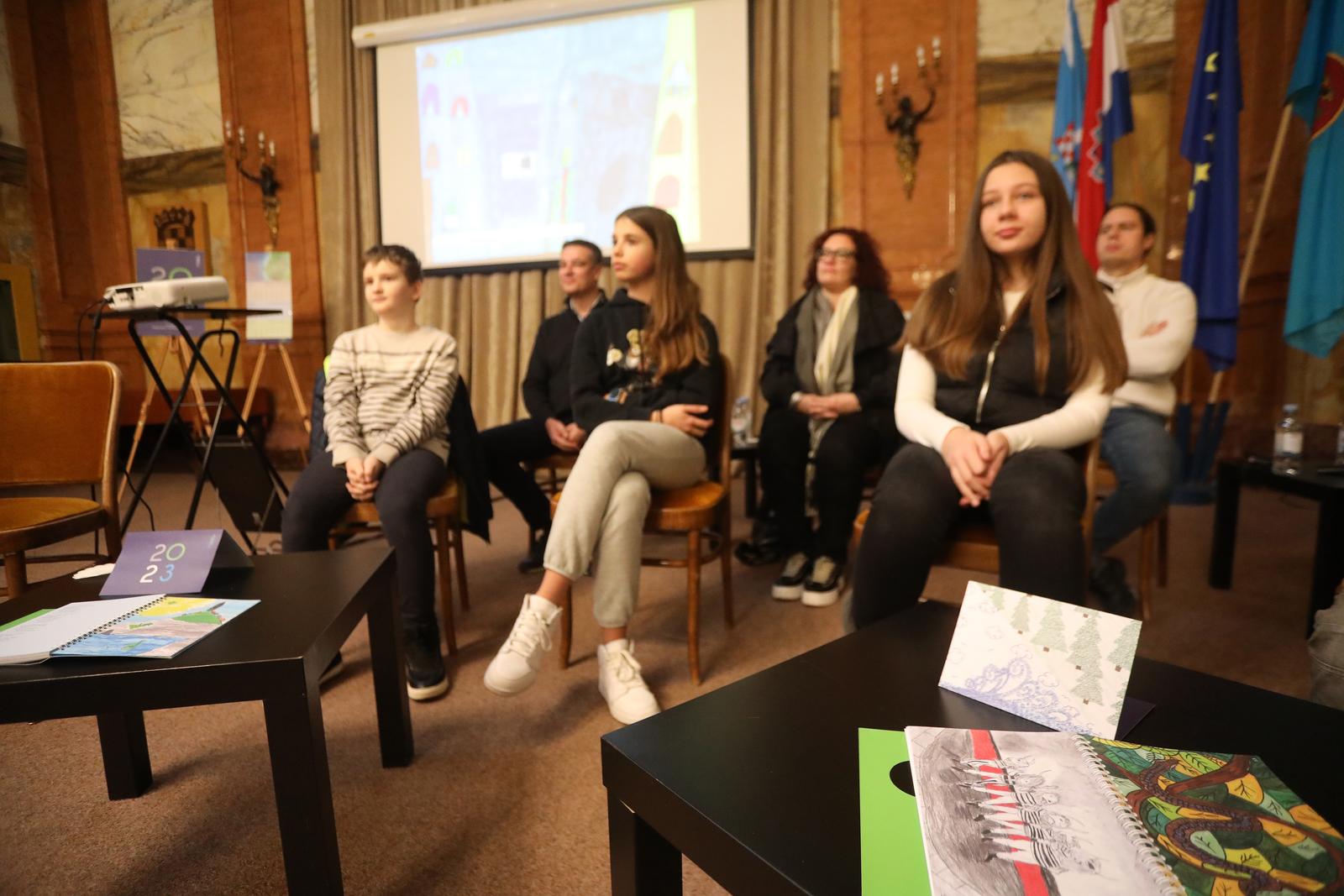 Rijeka: Predstavljen kalendar Primorsko-goranske županije s likovnim radovima osnovnoškolaca Rijeka: Predstavljen kalendar Primorsko-goranske županije s likovnim radovima osnovnoškolaca