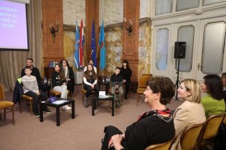 Rijeka: Predstavljen kalendar Primorsko-goranske županije s likovnim radovima osnovnoškolaca Rijeka: Predstavljen kalendar Primorsko-goranske županije s likovnim radovima osnovnoškolaca