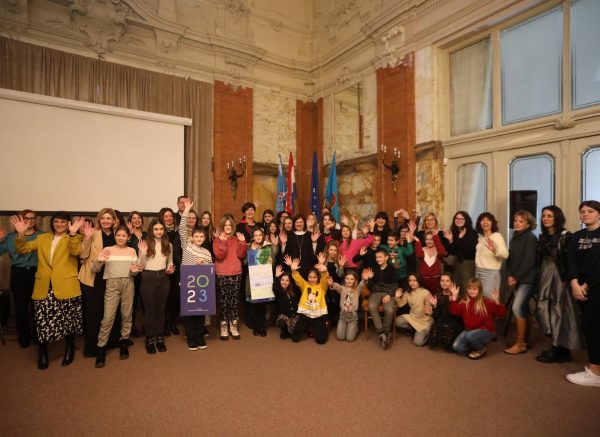 Rijeka: Predstavljen kalendar Primorsko-goranske županije s likovnim radovima osnovnoškolaca