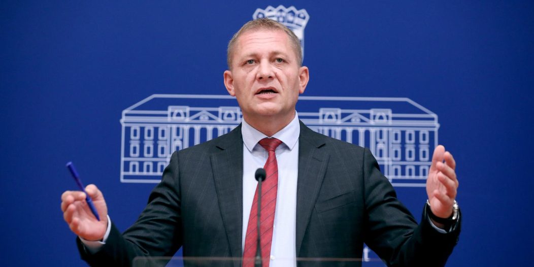 Zagreb: Beljak upozorio Vladu na “ve? pripremljenu novu plja?ku od 2,5 milijarde kuna” Zagreb: Beljak upozorio Vladu na “ve? pripremljenu novu plja?ku od 2,5 milijarde kuna”