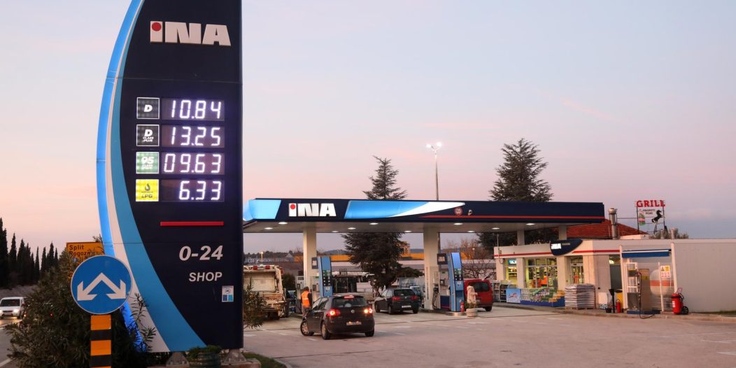 Gorivo od danas drastično jeftinije, litra benzina manje od 10 kuna Gorivo od danas drastično jeftinije, litra benzina manje od 10 kuna