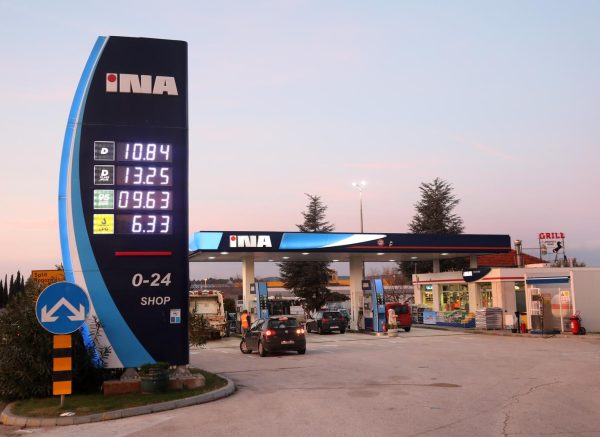 Gorivo od danas drastično jeftinije, litra benzina manje od 10 kuna