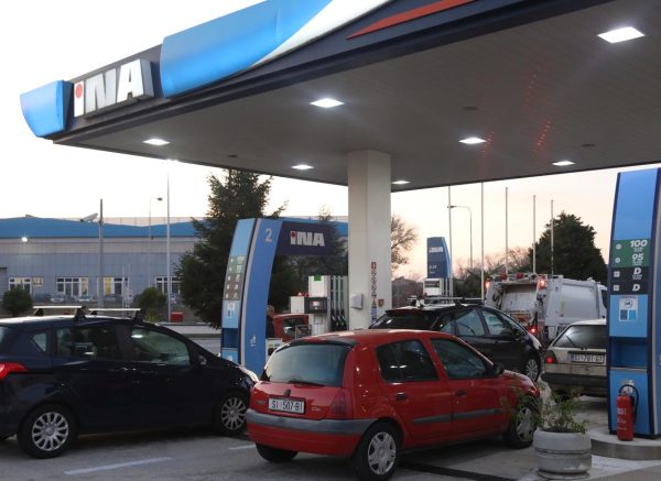 Gorivo od danas drastično jeftinije, litra benzina manje od 10 kuna