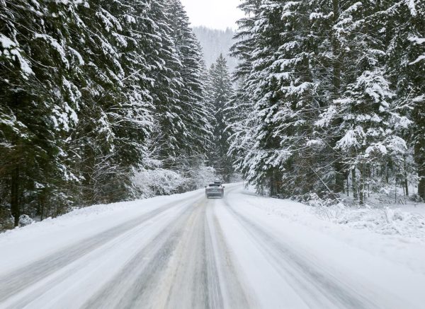 Tijekom popodnevnih sati u Gorskom Kotaru počeo je padati snijeg