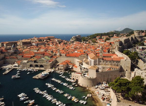 Pogled iz zraka na staru jezgru grada Dubrovnika