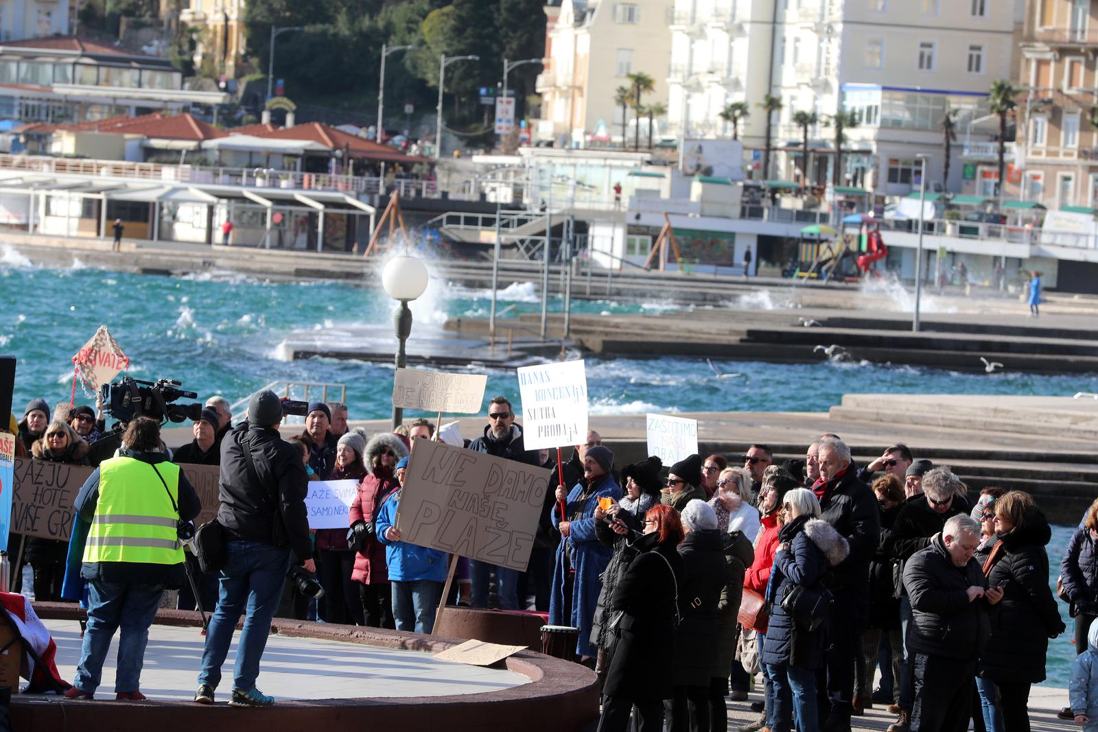 Opatija: Građani prosvjedovali protiv Prijedloga Zakona o pomorskom dobru i morskim lukama