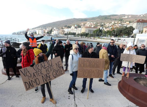 Opatija: Građani prosvjedovali protiv Prijedloga Zakona o pomorskom dobru i morskim lukama