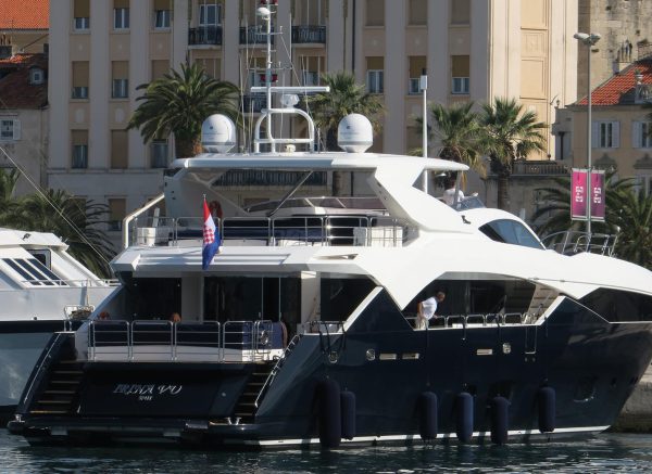 Split: Luksuzne jahte usidrene u gradskoj luci