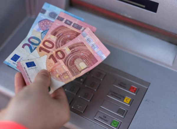 Od 1. siječnja euro postaje službena valuta u Hrvatskoj i nakon 29 godina zamijenit će kunu
