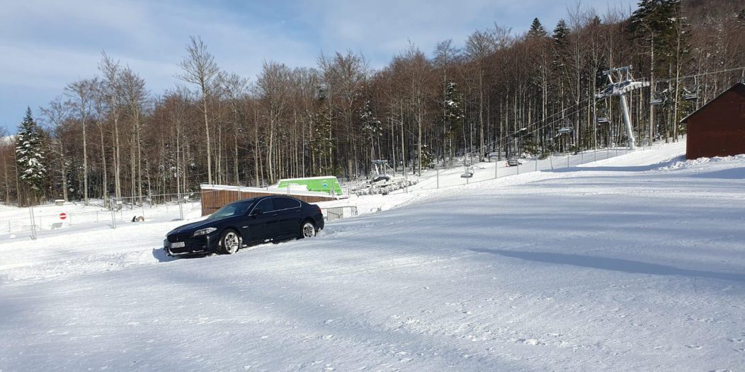 Platak auto u snijegu -3 Platak auto u snijegu -3