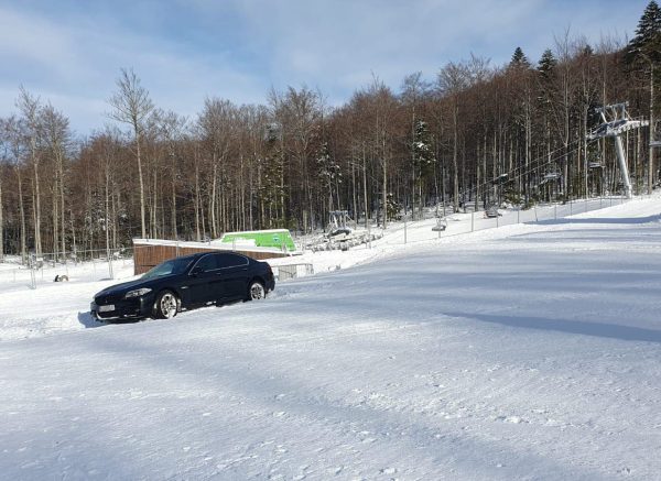 Platak auto u snijegu -3