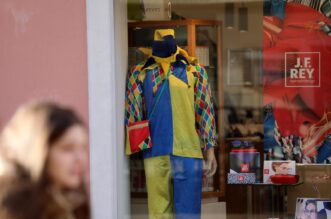 Rijeka: Izlozi trgovina na Korzu u znaku su karnevala Rijeka: Izlozi trgovina na Korzu u znaku su karnevala