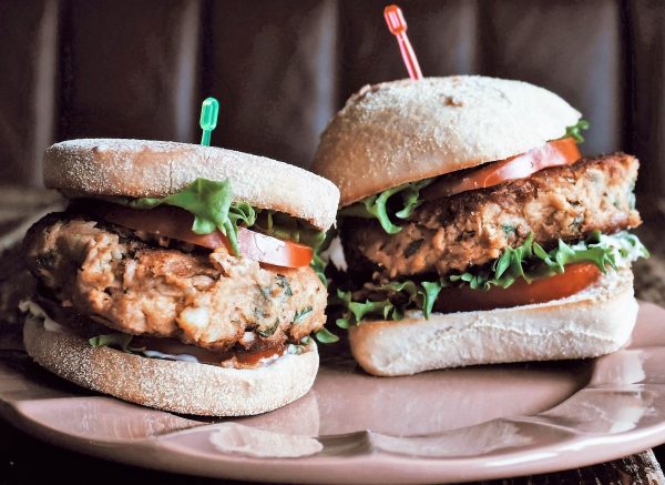 vege burger unsplash