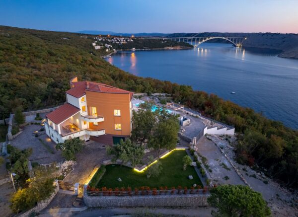 Naslovna