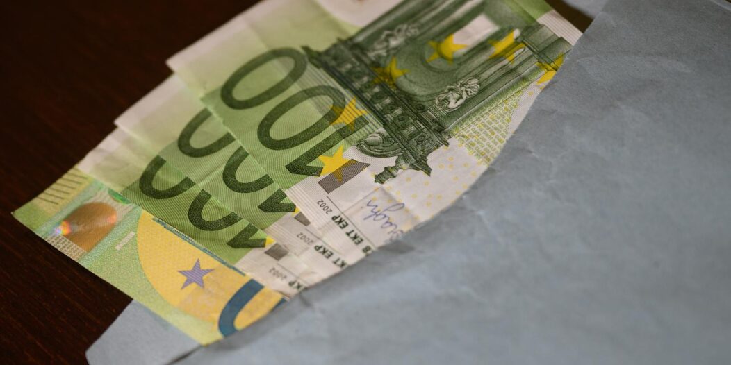 Euro – nova službena valuta u Republici Hrvatskoj Euro – nova službena valuta u Republici Hrvatskoj