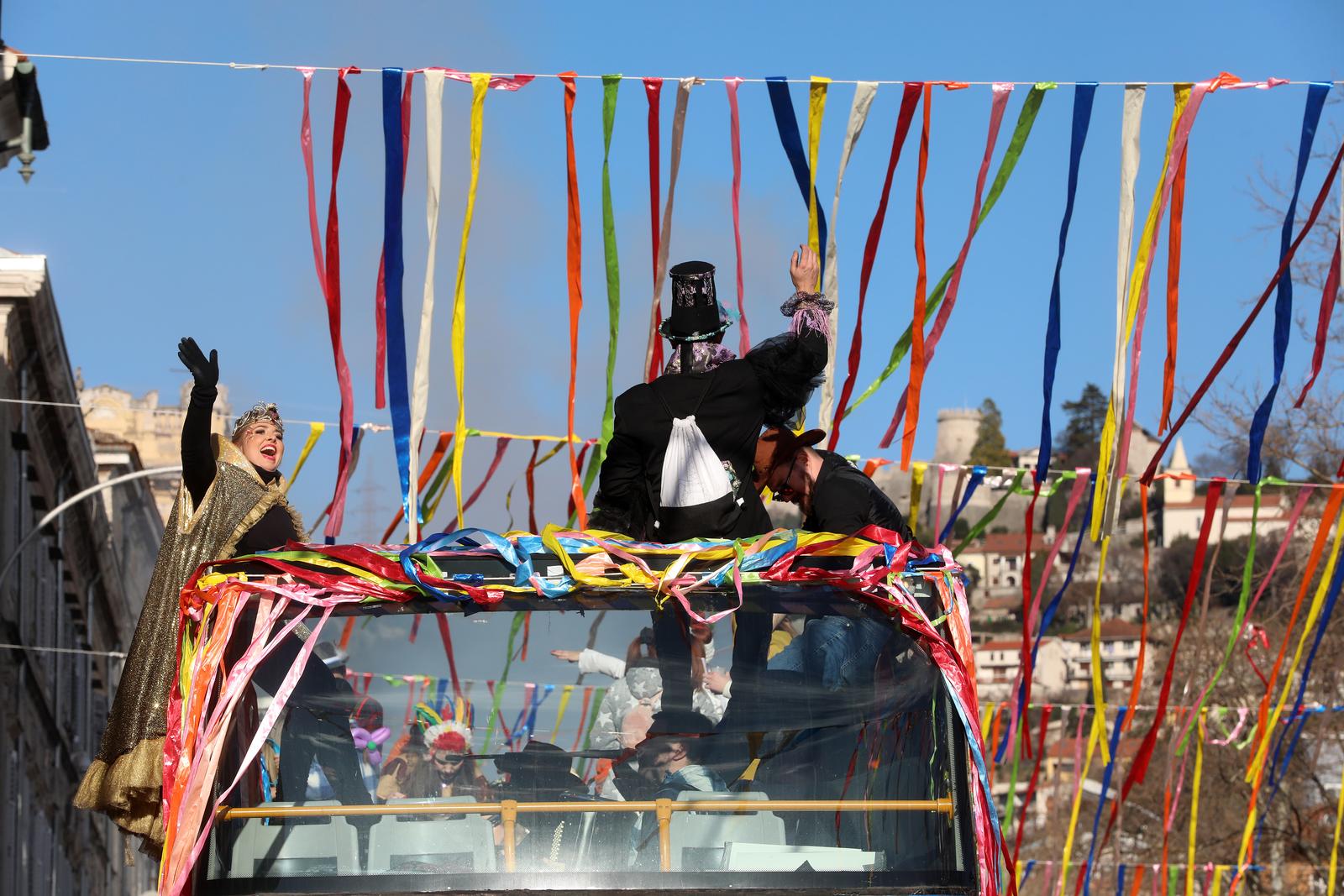 CARneval povorka, prava motorna maškarana manifestacija, prošla je riječkim ulicama CARneval povorka, prava motorna maškarana manifestacija, prošla je riječkim ulicama