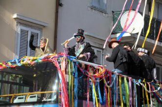 CARneval povorka, prava motorna maškarana manifestacija, prošla je riječkim ulicama CARneval povorka, prava motorna maškarana manifestacija, prošla je riječkim ulicama
