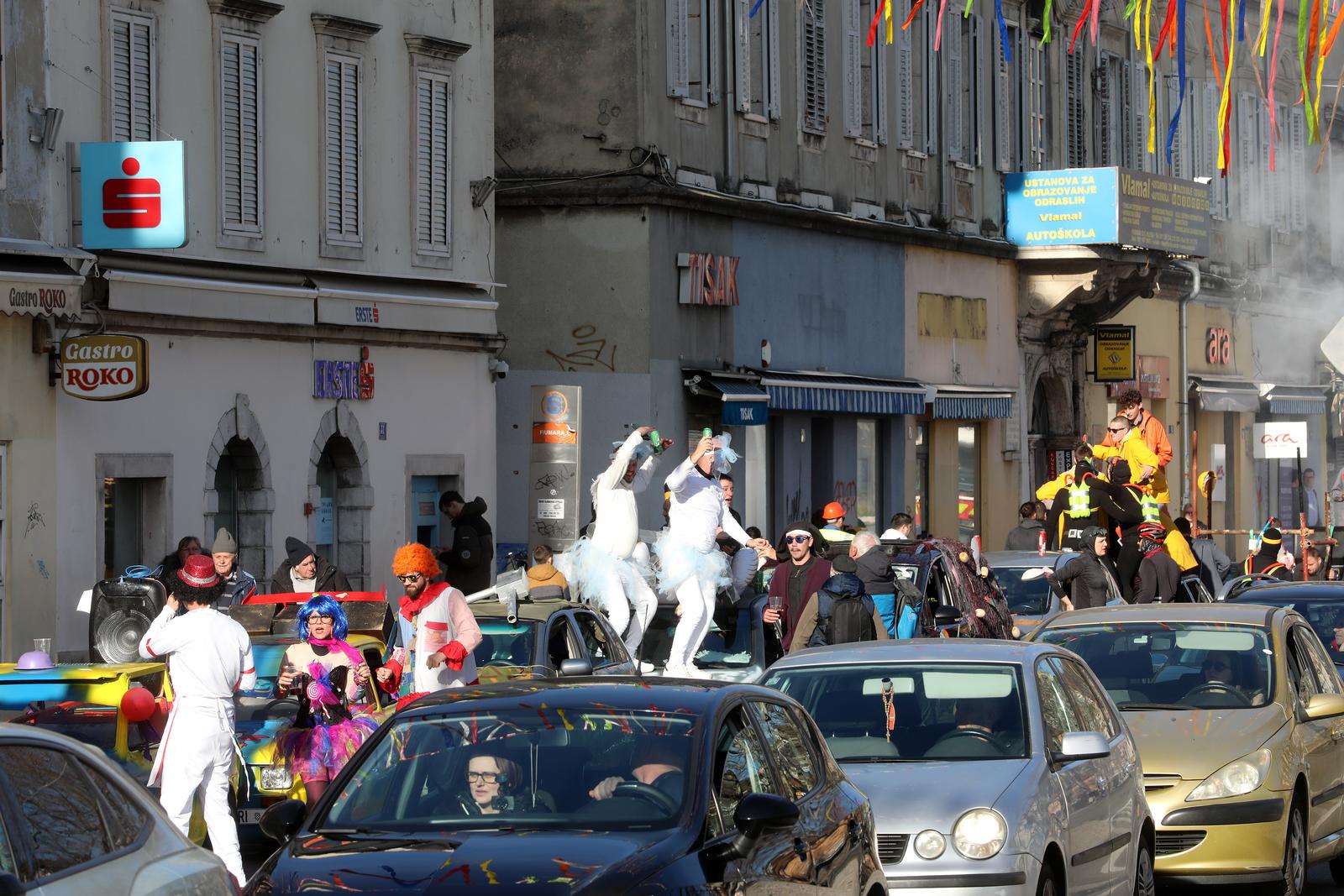 CARneval povorka, prava motorna maškarana manifestacija, prošla je riječkim ulicama CARneval povorka, prava motorna maškarana manifestacija, prošla je riječkim ulicama