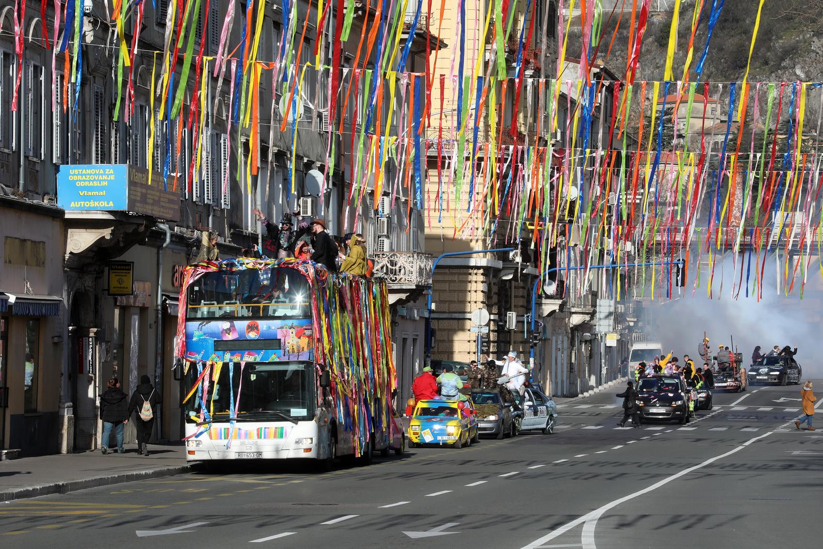 CARneval povorka, prava motorna maškarana manifestacija, prošla je riječkim ulicama CARneval povorka, prava motorna maškarana manifestacija, prošla je riječkim ulicama