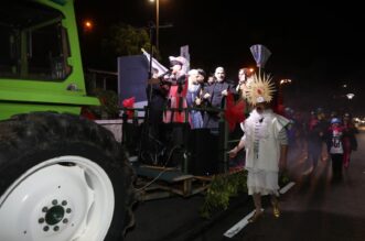 Opatija: Let 3 traktorom stigao ispred dvorane gdje ?e nastupiti na Dori Opatija: Let 3 traktorom stigao ispred dvorane gdje ?e nastupiti na Dori