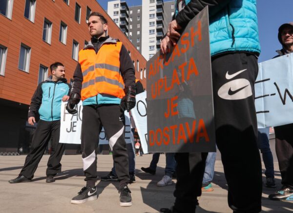 Zagreb: Prosvjed dostavljača Wolta ispred sjedišta tvrtke