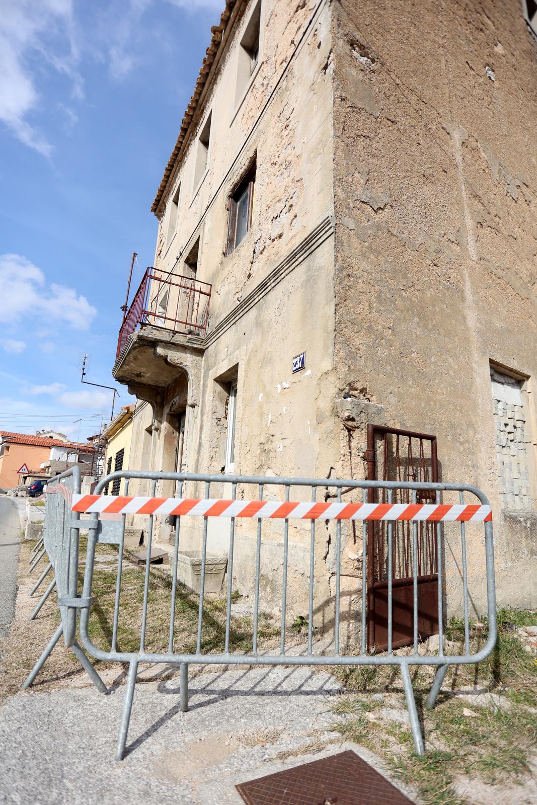 Epicentar potresa u Baščanskoj Dragi, uslijed potresa srušio se dimnjak Epicentar potresa u Baščanskoj Dragi, uslijed potresa srušio se dimnjak
