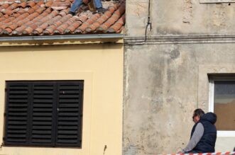 Epicentar potresa u Baščanskoj Dragi, uslijed potresa srušio se dimnjak Epicentar potresa u Baščanskoj Dragi, uslijed potresa srušio se dimnjak