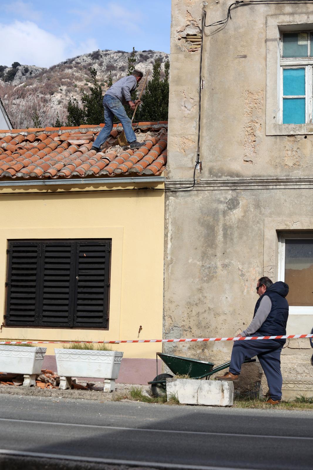 Epicentar potresa u Baščanskoj Dragi, uslijed potresa srušio se dimnjak Epicentar potresa u Baščanskoj Dragi, uslijed potresa srušio se dimnjak